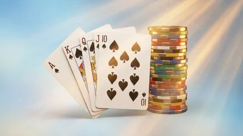 Mesa de póker en vivo con una escalera real y fichas